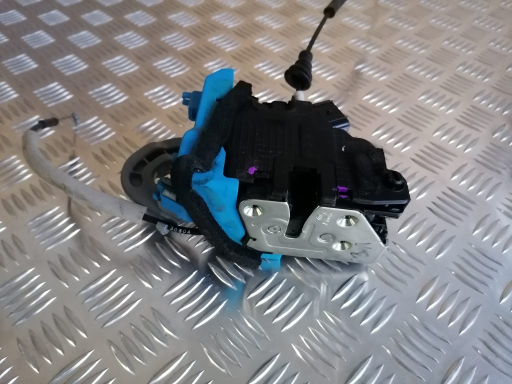 Aizmugurējo kreiso durvju slēdzene priekš KIA CEED 2013 1 Aizmugurējo kreiso durvju slēdzene priekš KIA CEED 2013