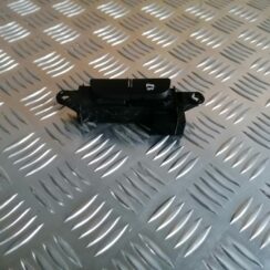 Parkošanās devēju poga priekš KIA CEED 2013