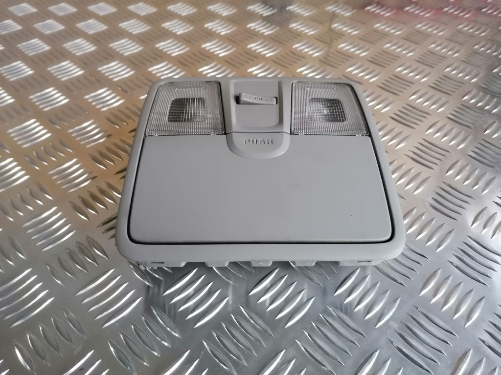 Salona apgaismojuma panelis priekš KIA CEED 2013 1 Salona apgaismojuma panelis priekš KIA CEED 2013