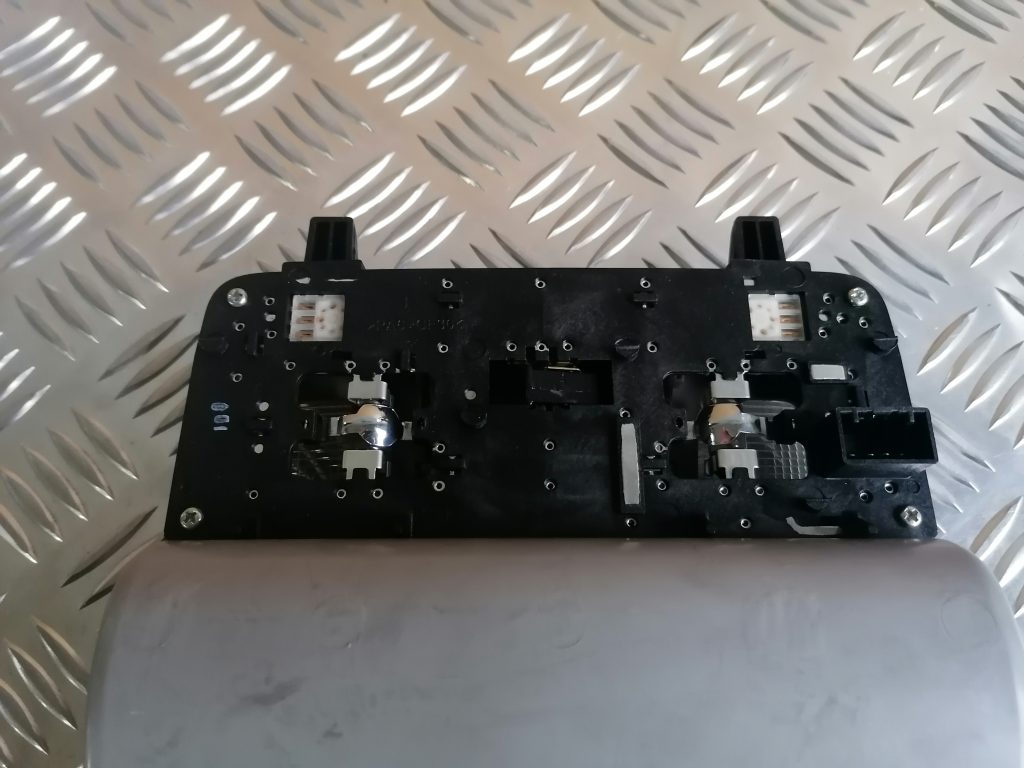 Salona apgaismojuma panelis priekš KIA CEED 2013 3 Salona apgaismojuma panelis priekš KIA CEED 2013