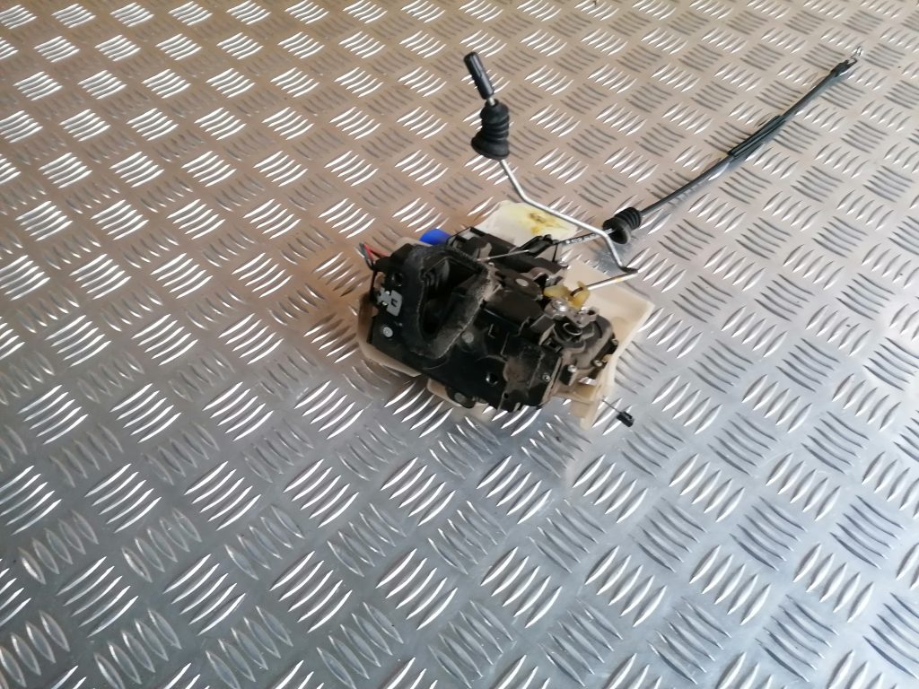 Priekšējo kreiso durvju slēdzene priekš VW POLO 2008 1 Priekšējo kreiso durvju slēdzene priekš VW POLO 2008