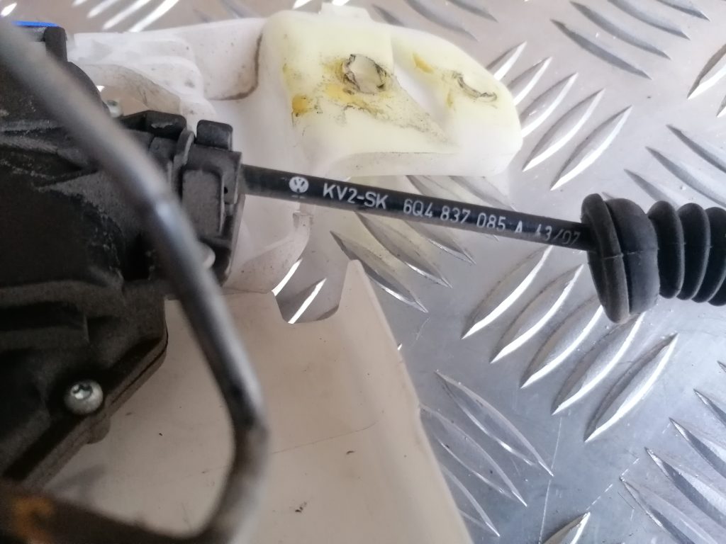 Priekšējo kreiso durvju slēdzene priekš VW POLO 2008 2 Priekšējo kreiso durvju slēdzene priekš VW POLO 2008