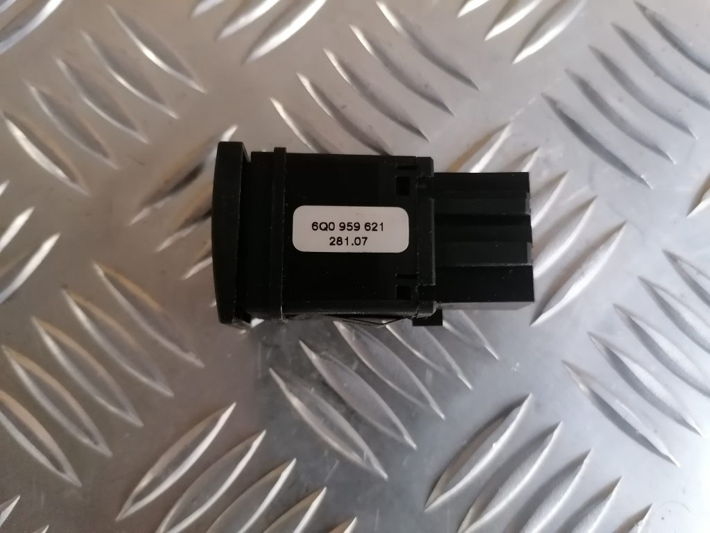 Aizmugurējā stikla apsildes ieslēgšanas poga priekš VW POLO 2008 2 Aizmugurējā stikla apsildes ieslēgšanas poga priekš VW POLO 2008