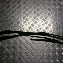 Vējstikla slotu turētāju komplekts priekš VW POLO 2008