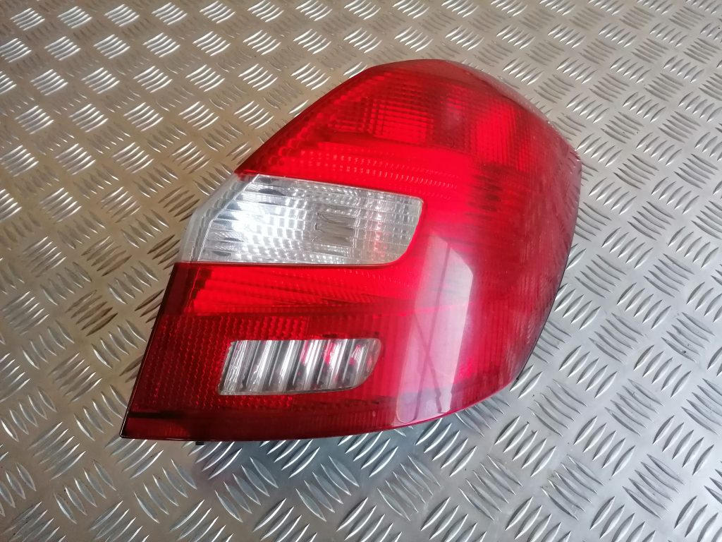 Aizmugurējais labais lukturis priekš ŠKODA FABIA 2008 1 Aizmugurējais labais lukturis priekš ŠKODA FABIA 2008