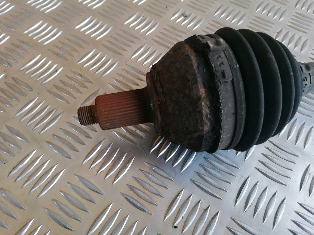 Pusass priekšējā kreisā priekš ŠKODA FABIA 2008 2 Pusass priekšējā kreisā priekš ŠKODA FABIA 2008