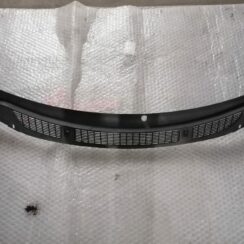 Vējstikla uzlikas (deflektora) režģis priekš ŠKODA FABIA 2008