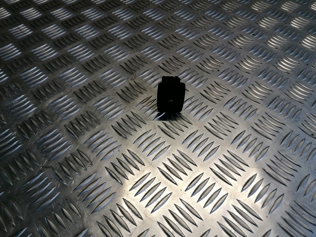 Stikla pacelšanas poga priekš BMW 330D E91 2008 TOURING 1 Stikla pacelšanas poga priekš BMW 330D E91 2008 TOURING