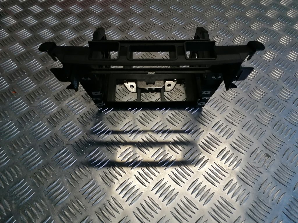 Automašīnas radio kronšteins priekš BMW 330D E91 2008 TOURING