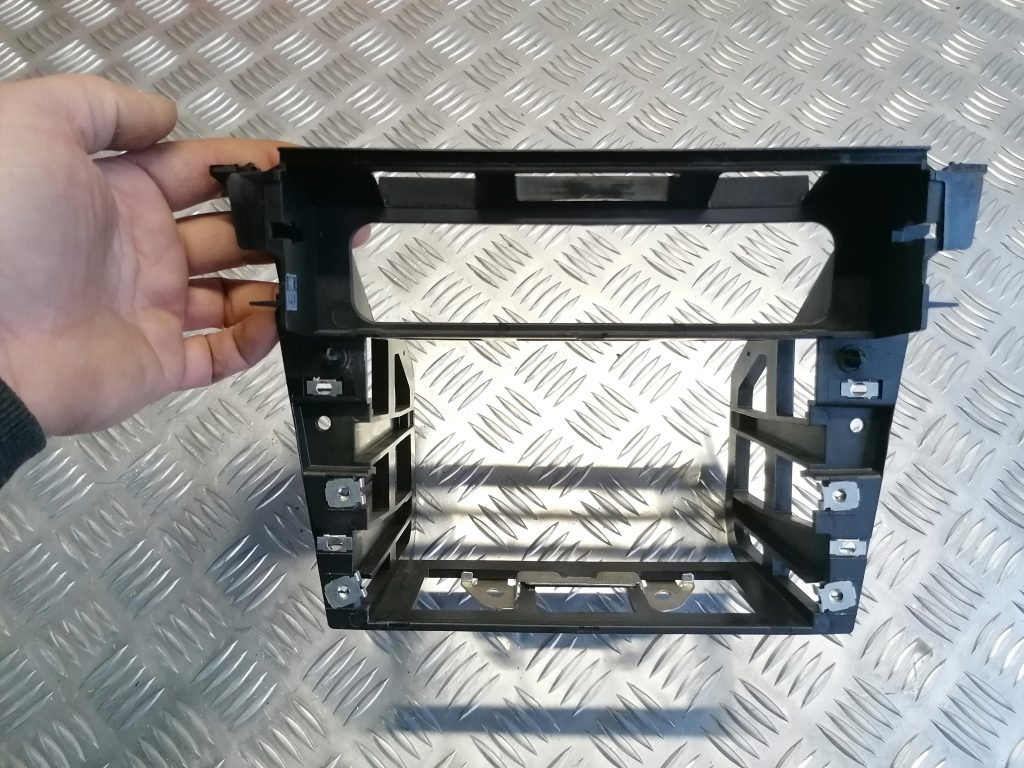 Automašīnas radio kronšteins priekš BMW 330D E91 2008 TOURING