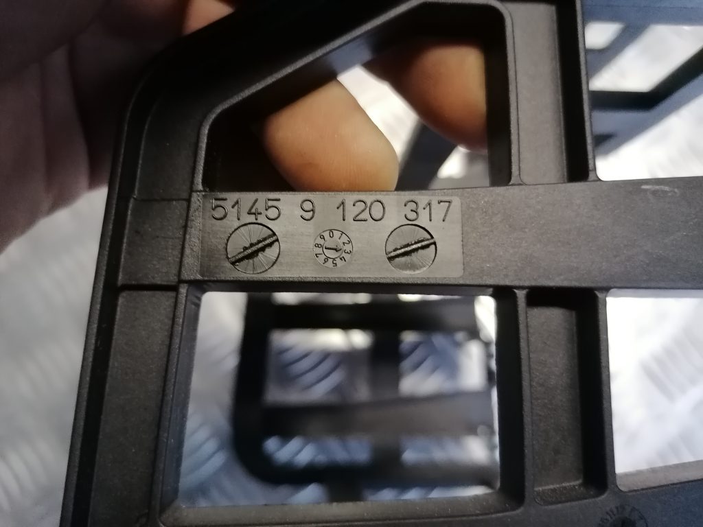 Automašīnas radio kronšteins priekš BMW 330D E91 2008 TOURING