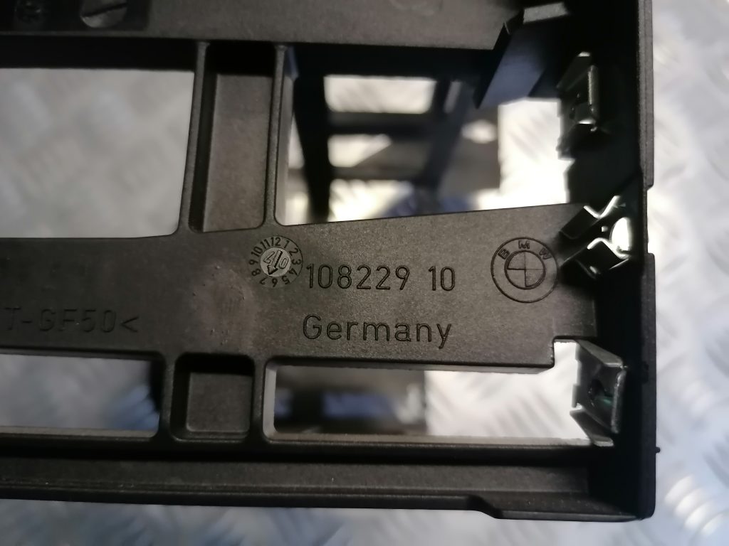 Automašīnas radio kronšteins priekš BMW 330D E91 2008 TOURING