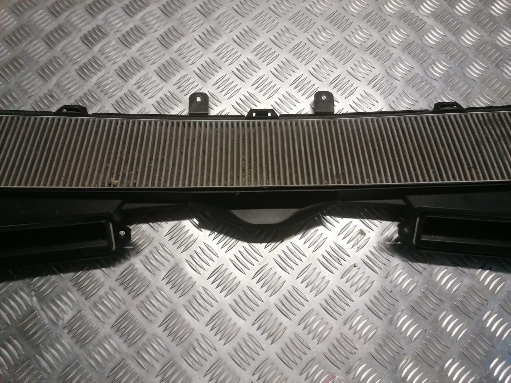 Salona gaisa filtra korpuss priekš BMW 330D E91 2008 TOURING 2 Salona gaisa filtra korpuss priekš BMW 330D E91 2008 TOURING