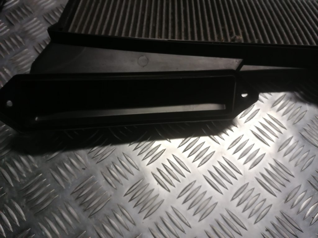 Salona gaisa filtra korpuss priekš BMW 330D E91 2008 TOURING 3 Salona gaisa filtra korpuss priekš BMW 330D E91 2008 TOURING