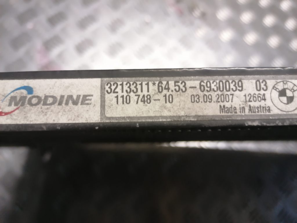 Dzesēšanas radiators priekš BMW 330D E91 2008 TOURING 2 Dzesēšanas radiators priekš BMW 330D E91 2008 TOURING