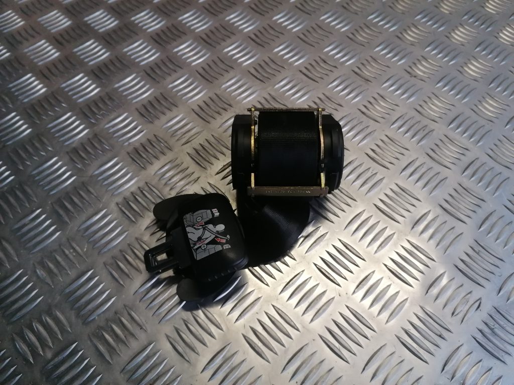 Aizmugurējā vidēja drošības josta priekš VW TOURAN 2005