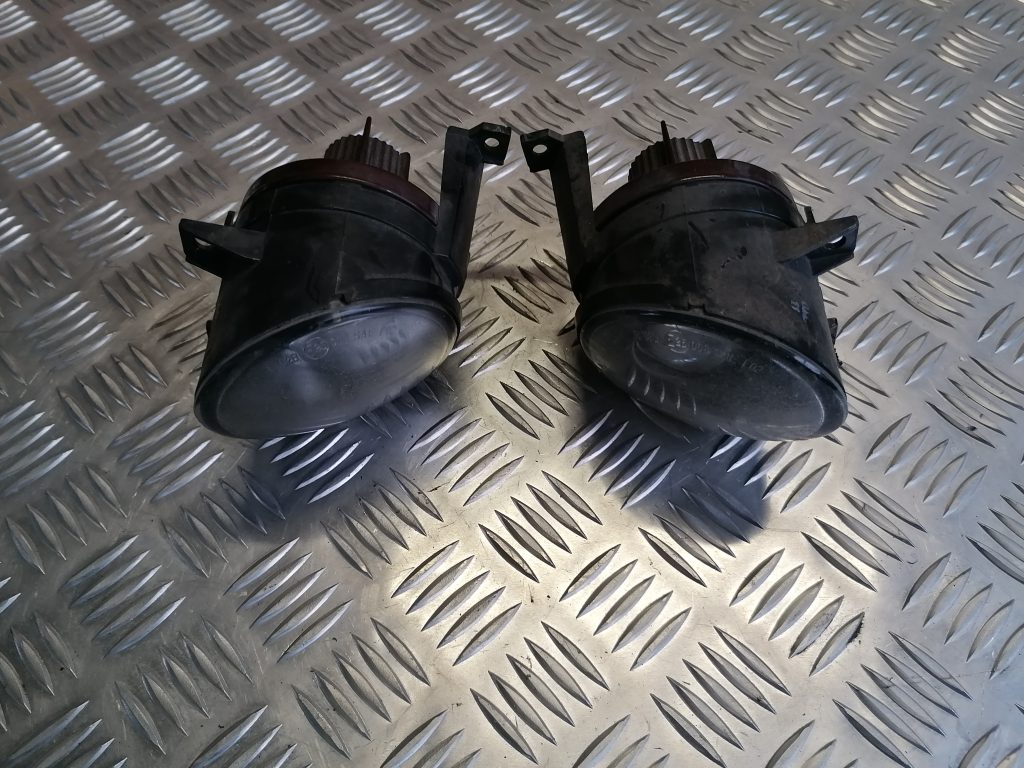 Miglas lukturis priekšā pa kreisi priekš VW TOURAN 2005 1 Miglas lukturis priekšā pa kreisi priekš VW TOURAN 2005