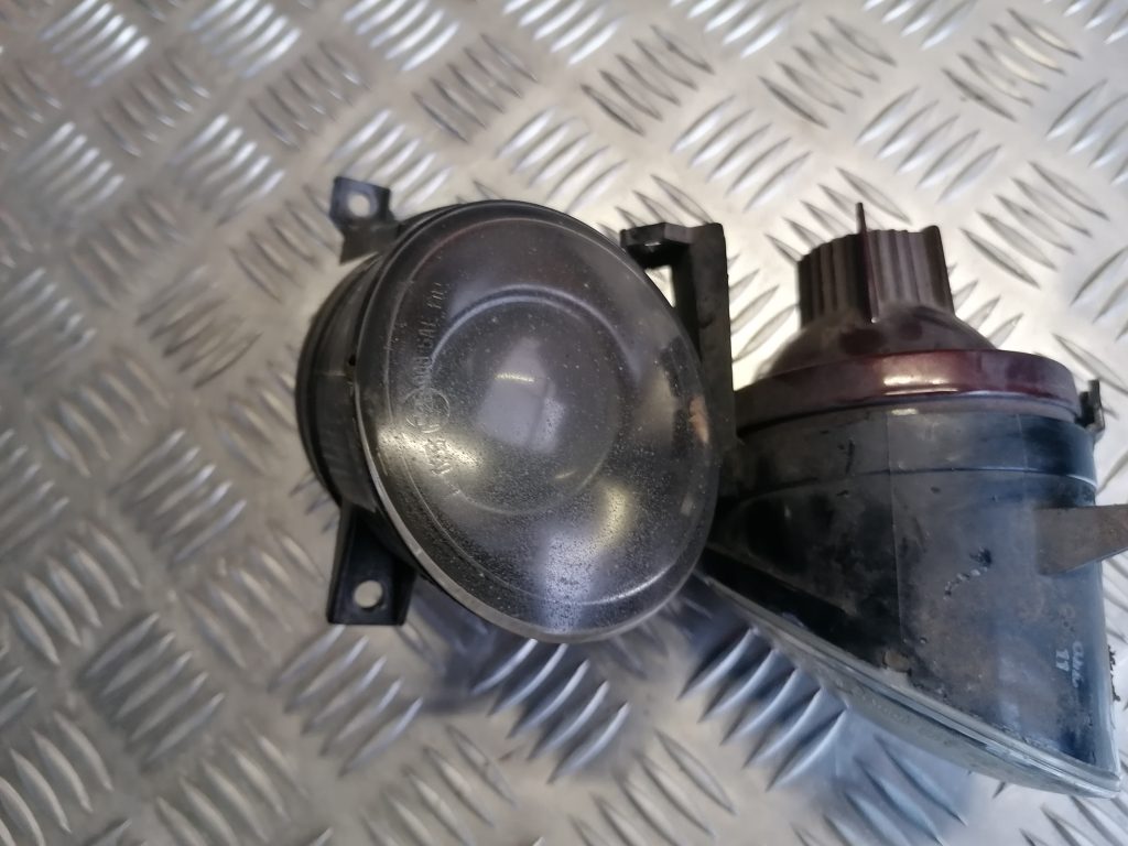 Miglas lukturis priekšā pa kreisi priekš VW TOURAN 2005 2 Miglas lukturis priekšā pa kreisi priekš VW TOURAN 2005
