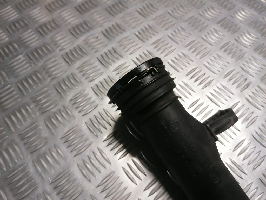 Interkulera caurule priekš VW TOURAN 2005 2 Interkulera caurule priekš VW TOURAN 2005