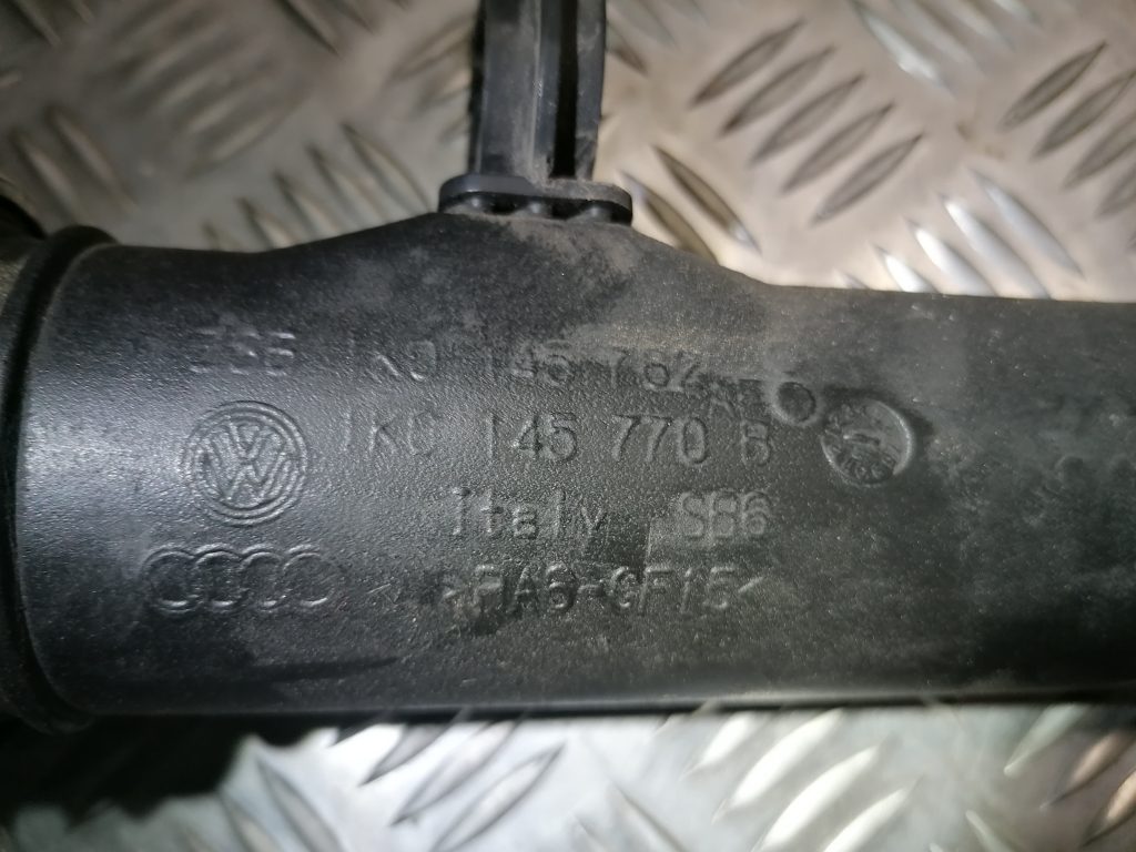 Interkulera caurule priekš VW TOURAN 2005 3 Interkulera caurule priekš VW TOURAN 2005