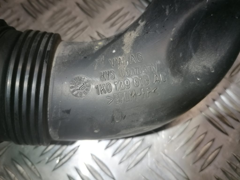 Gaisa filtra korpusa caurule priekš VW TOURAN 2005