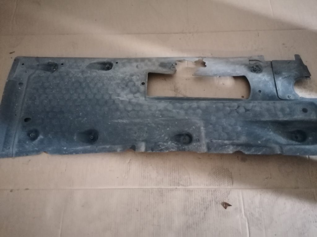 Virsbūves apakšējais aizsargs priekš VW TOURAN 2005 1 Virsbūves apakšējais aizsargs priekš VW TOURAN 2005