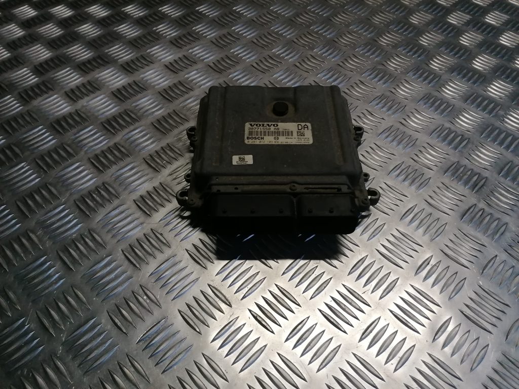 Dzinēja vadības bloks priekš VOLVO V70 2007 1 Dzinēja vadības bloks priekš VOLVO V70 2007