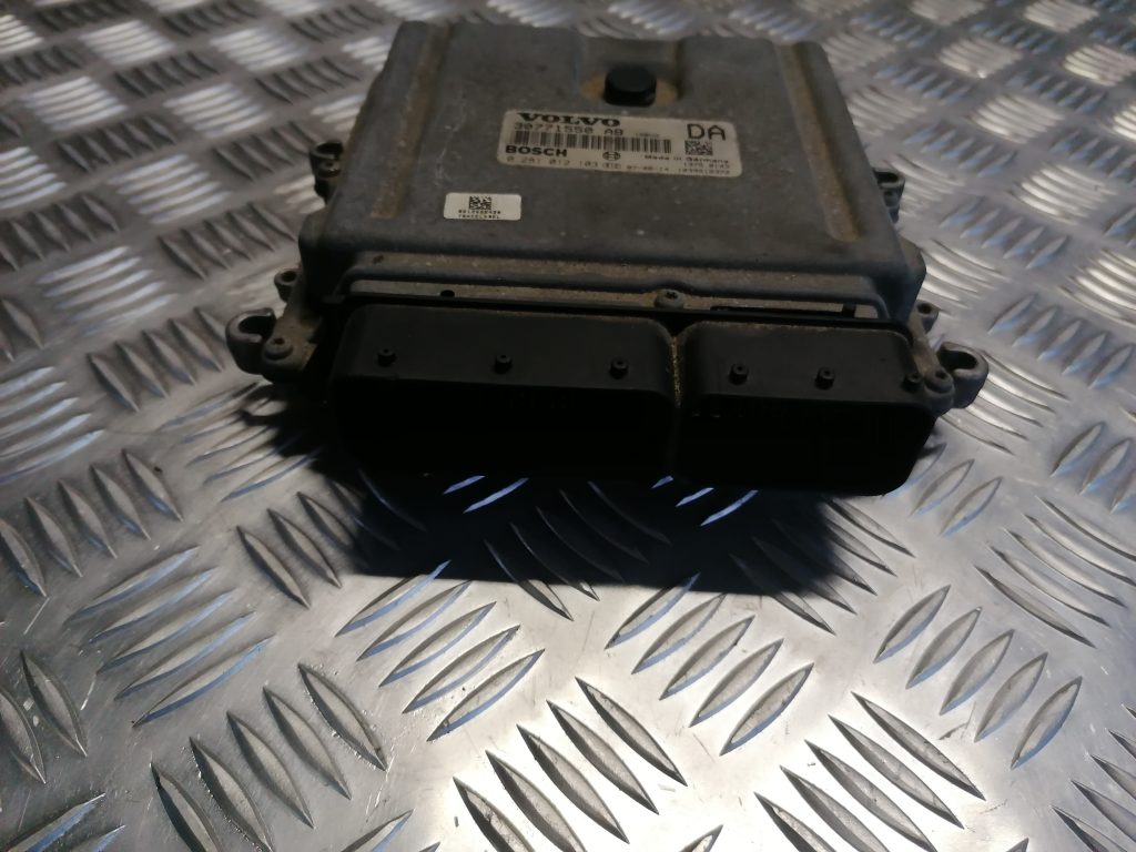 Dzinēja vadības bloks priekš VOLVO V70 2007 2 Dzinēja vadības bloks priekš VOLVO V70 2007