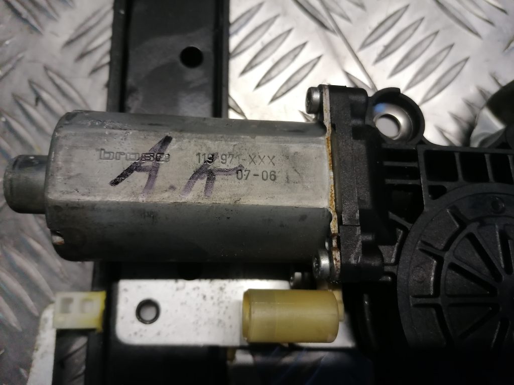 Stikla pacelšanas mehānisms aizmugurējais kreisais priekš VOLVO V70 2007 2 Stikla pacelšanas mehānisms aizmugurējais kreisais priekš VOLVO V70 2007