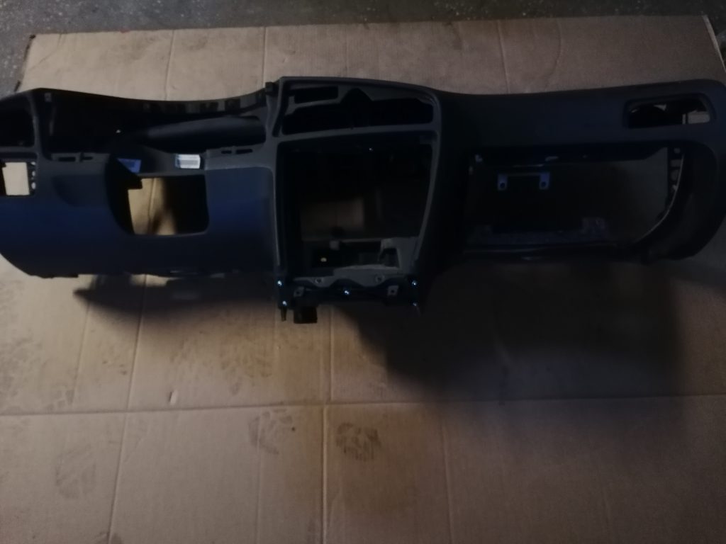 Mērinstrumentu panelis priekš VOLVO V70 2007 1 Mērinstrumentu panelis priekš VOLVO V70 2007