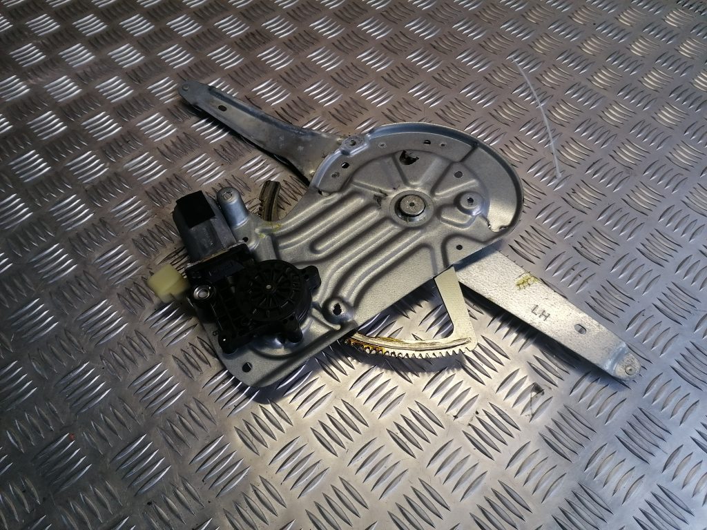 Stikla pacelšanas mehānisms priekšējais kreisais priekš VOLVO V70 2007 1 Stikla pacelšanas mehānisms priekšējais kreisais priekš VOLVO V70 2007