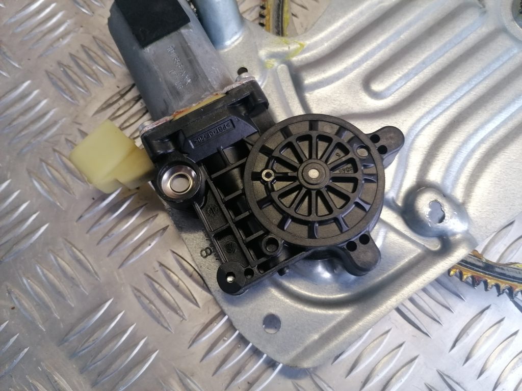 Stikla pacelšanas mehānisms priekšējais kreisais priekš VOLVO V70 2007 2 Stikla pacelšanas mehānisms priekšējais kreisais priekš VOLVO V70 2007