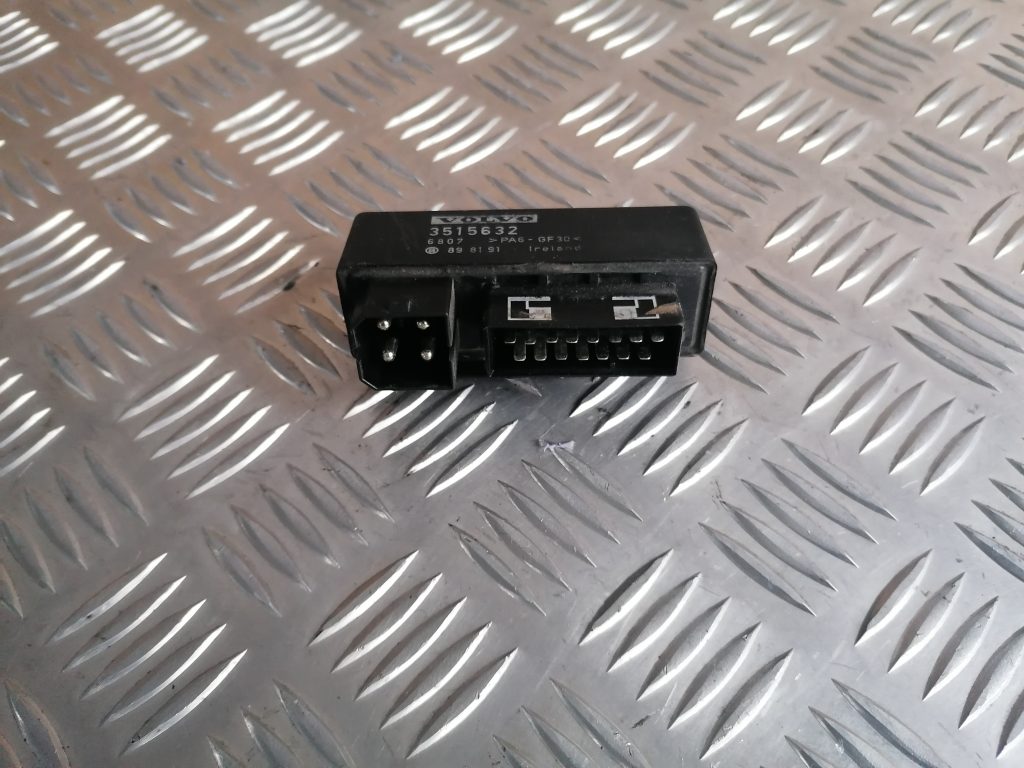 ABS bloka releja priekš VOLVO 850 1995 2 ABS bloka releja priekš VOLVO 850 1995