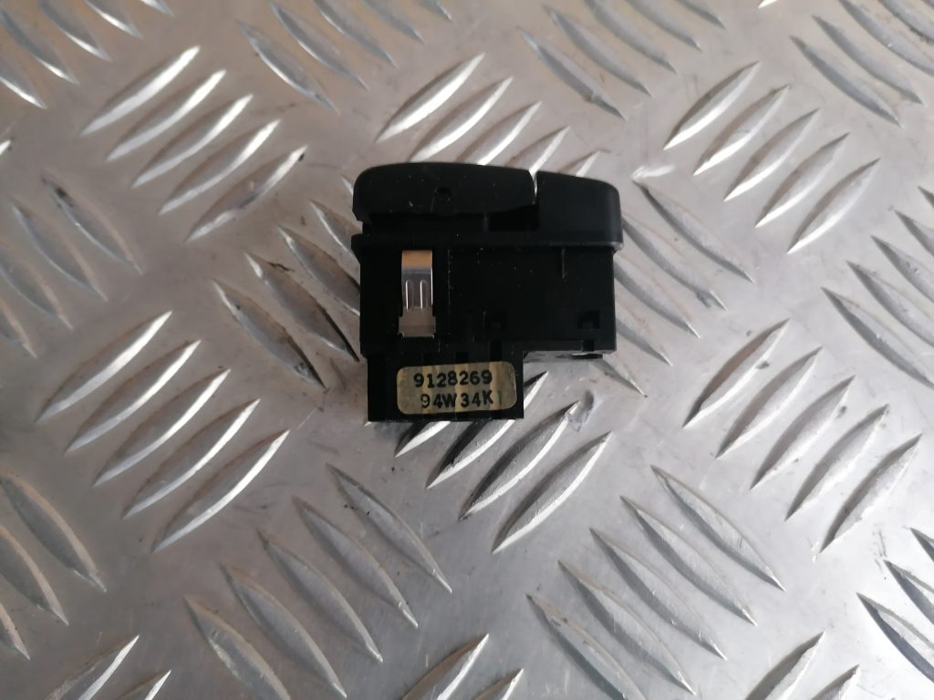 Miglas lukturu ieslēgšanas poga priekš VOLVO 850 1995 2 Miglas lukturu ieslēgšanas poga priekš VOLVO 850 1995