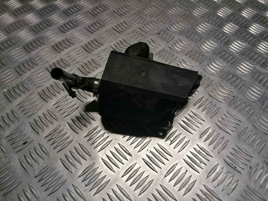 Kartera ventilācijas caurule priekš VOLVO 850 1995 1 Kartera ventilācijas caurule priekš VOLVO 850 1995