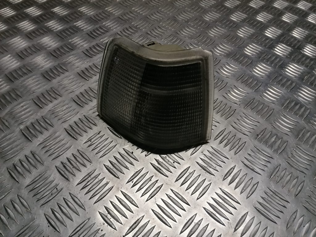 Pagrieziena signala lukturis priekš VOLVO 850 1995 1 Pagrieziena signala lukturis priekš VOLVO 850 1995