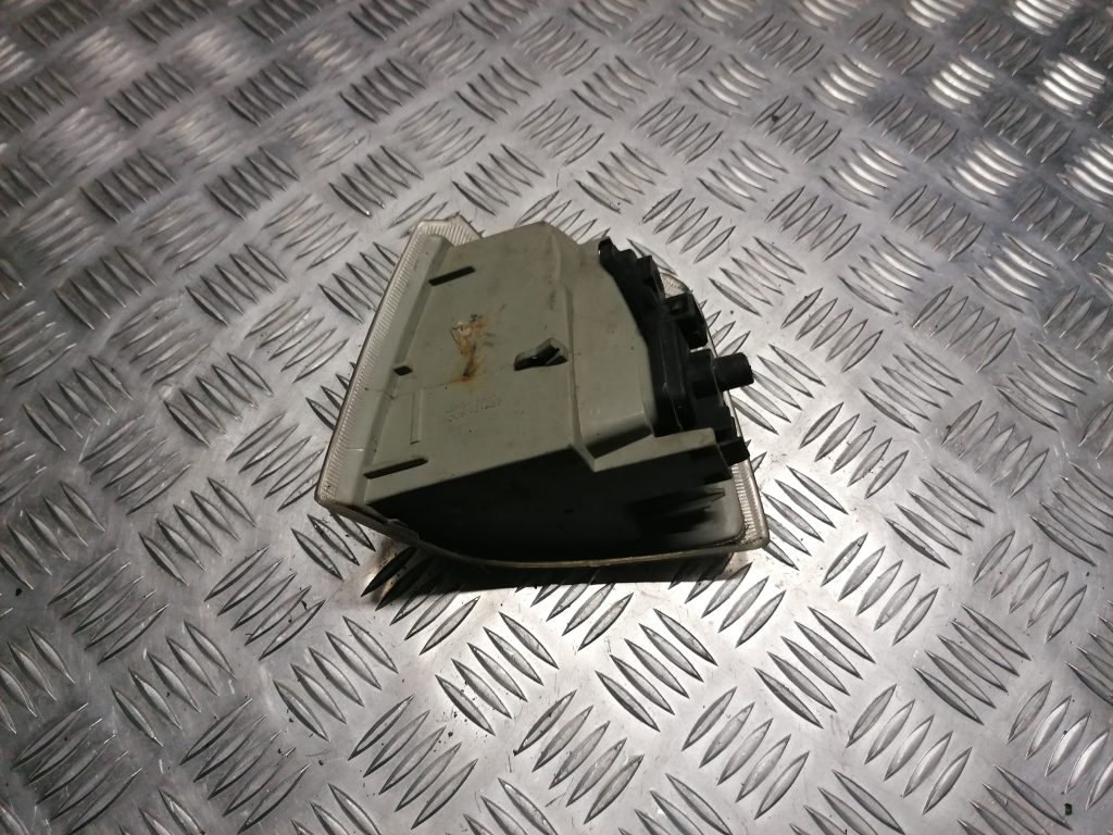 Pagrieziena signala lukturis priekš VOLVO 850 1995 3 Pagrieziena signala lukturis priekš VOLVO 850 1995