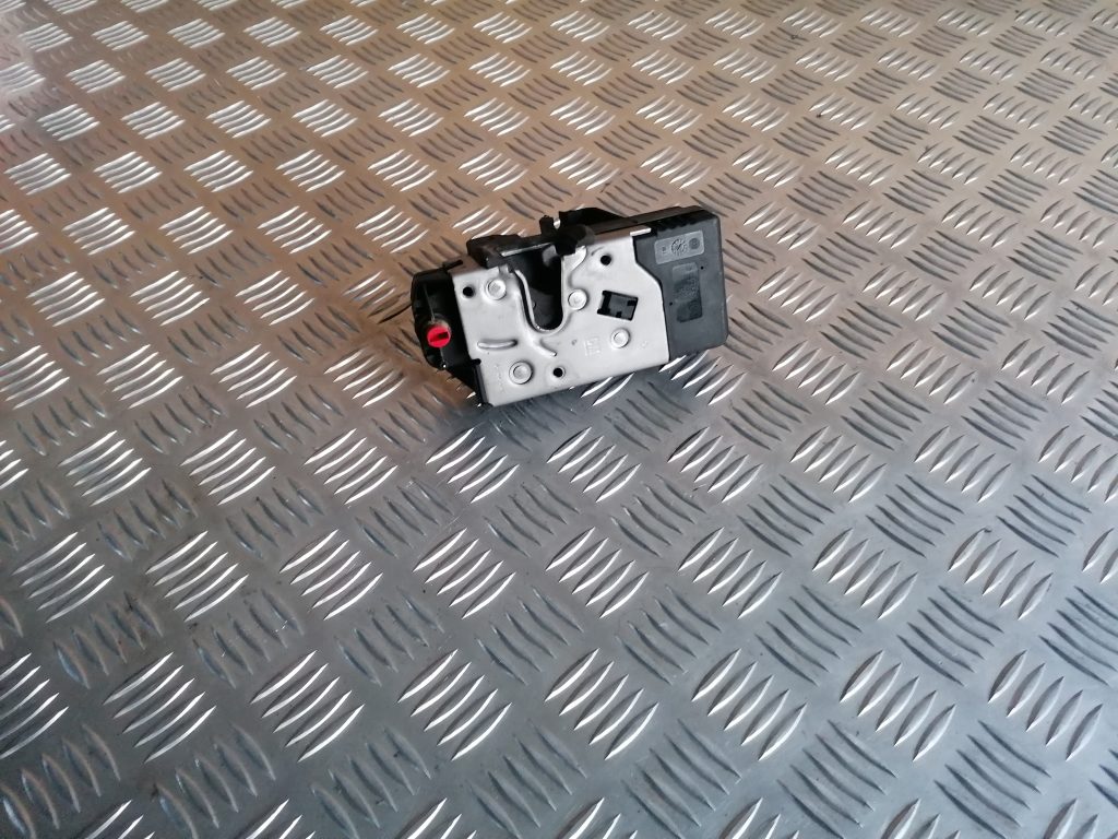 Aizmugurējo labo durvju slēdzene priekš OPEL MERIVA 2005