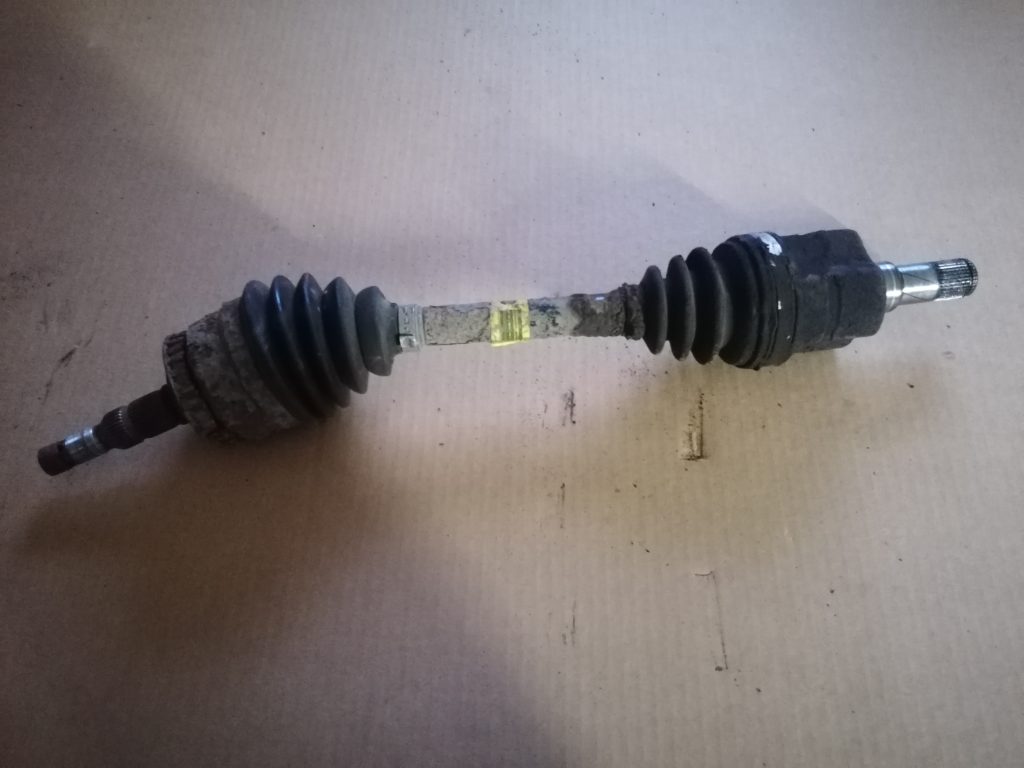 Pusass priekšējā kreisā priekš OPEL MERIVA 2005