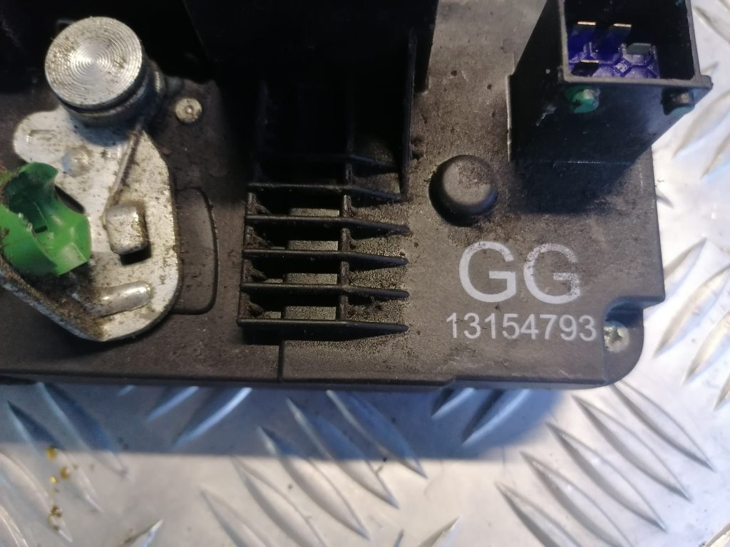 Aizmugurējo kreiso durvju slēdzene priekš OPEL MERIVA 2005