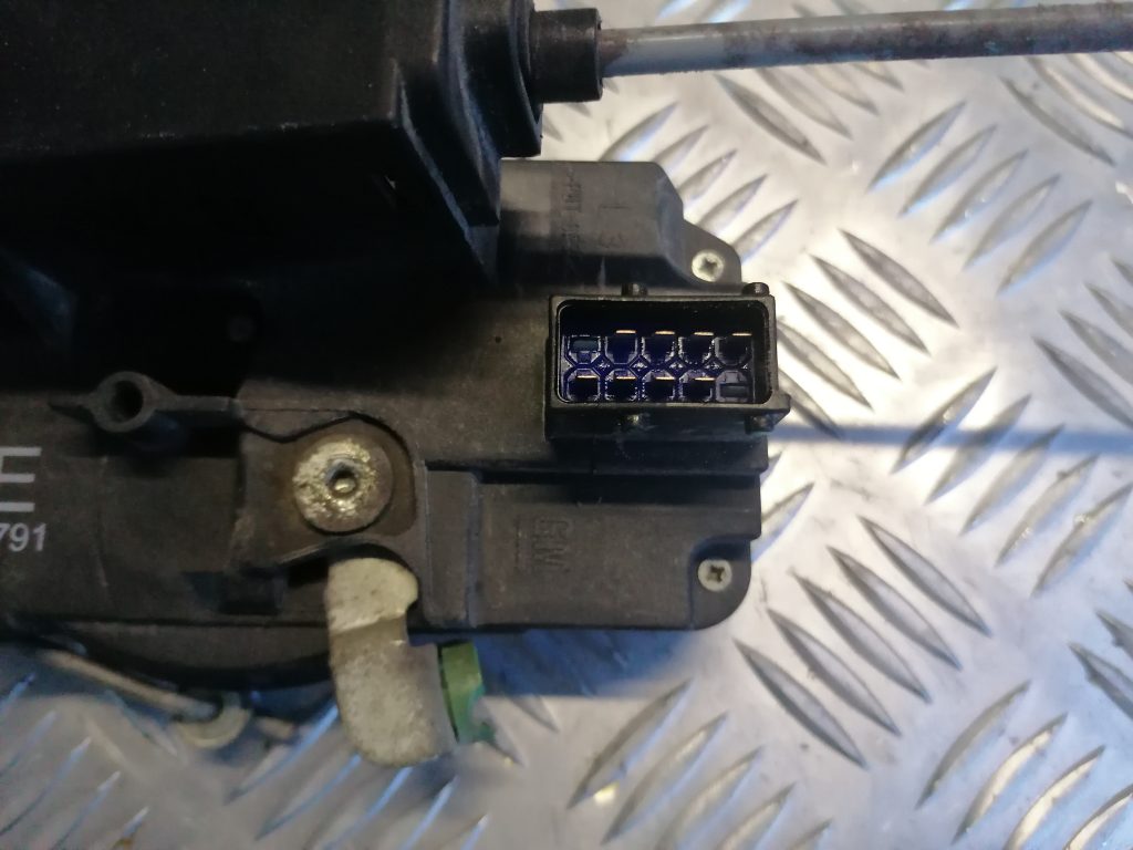 Priekšējo kreiso durvju slēdzene priekš OPEL MERIVA 2005