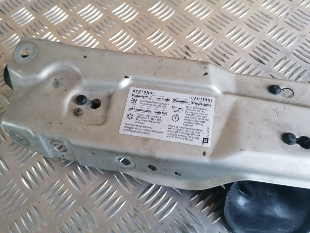 Priekšējā radiatora rāmja augšēja daļa priekš OPEL MERIVA 2005 4 Priekšējā radiatora rāmja augšēja daļa priekš OPEL MERIVA 2005