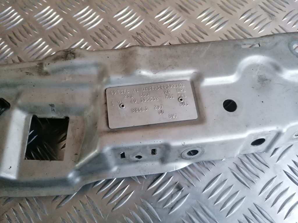 Priekšējā radiatora rāmja augšēja daļa priekš OPEL MERIVA 2005 2 Priekšējā radiatora rāmja augšēja daļa priekš OPEL MERIVA 2005