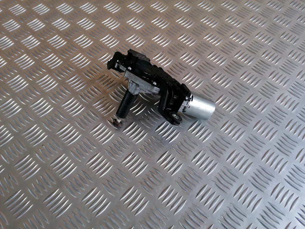 Aizmugurējā stikla tīrītāja motors priekš VW POLO 2011