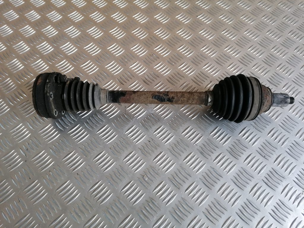 Pusass priekšējā kreisā priekš VW POLO 2011