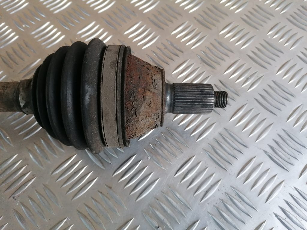 Pusass priekšējā kreisā priekš VW POLO 2011