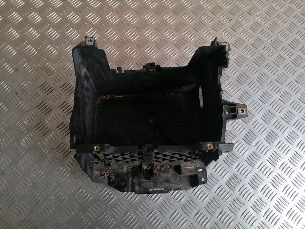 Akumulatora stiprināšanas korpuss priekš RENAULT MEGANE 2011