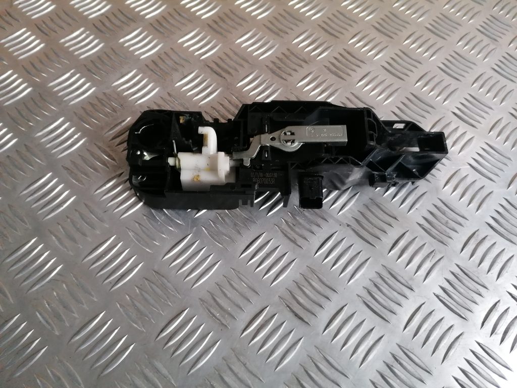 Durvju roktura iekšējais stiprinājums priekš RENAULT MEGANE 2011 1 Durvju roktura iekšējais stiprinājums priekš RENAULT MEGANE 2011