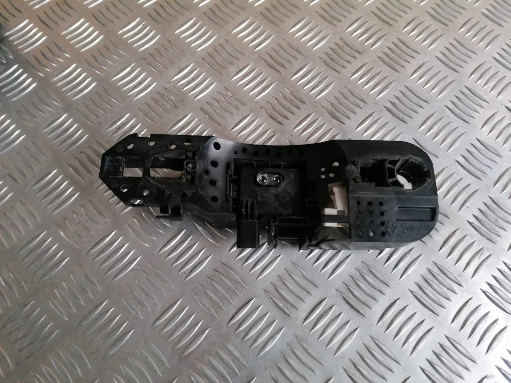 Durvju roktura iekšējais stiprinājums priekš RENAULT MEGANE 2011 2 Durvju roktura iekšējais stiprinājums priekš RENAULT MEGANE 2011