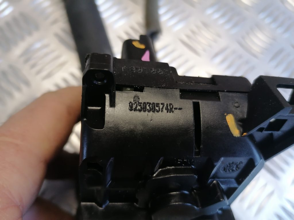 Aizmugurējo kreiso durvju slēdzene priekš RENAULT MEGANE 2011 2 Aizmugurējo kreiso durvju slēdzene priekš RENAULT MEGANE 2011